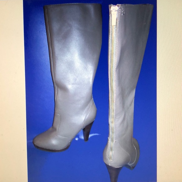 NIB Victoria's Secret Beige Platform Back Zip Boot - Picture 2 of 3